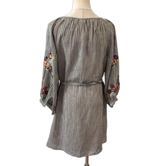 Feather Bone Anthropologie Lindsey Grey White Striped Embroidered Dress XSP - Picture 3 of 11